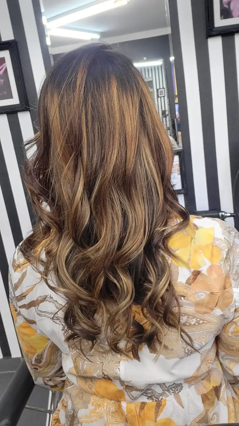 Balayage in Braun mit Highlights
