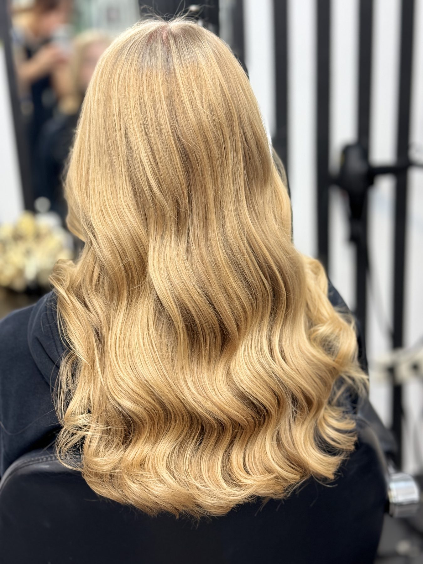 Blonde Wellen – Coloration und Styling