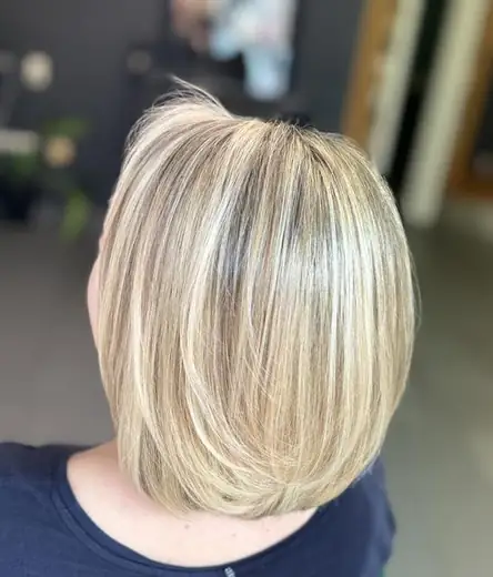 Damenhaarschnitt mit Föhnstyling – Salon EXACT